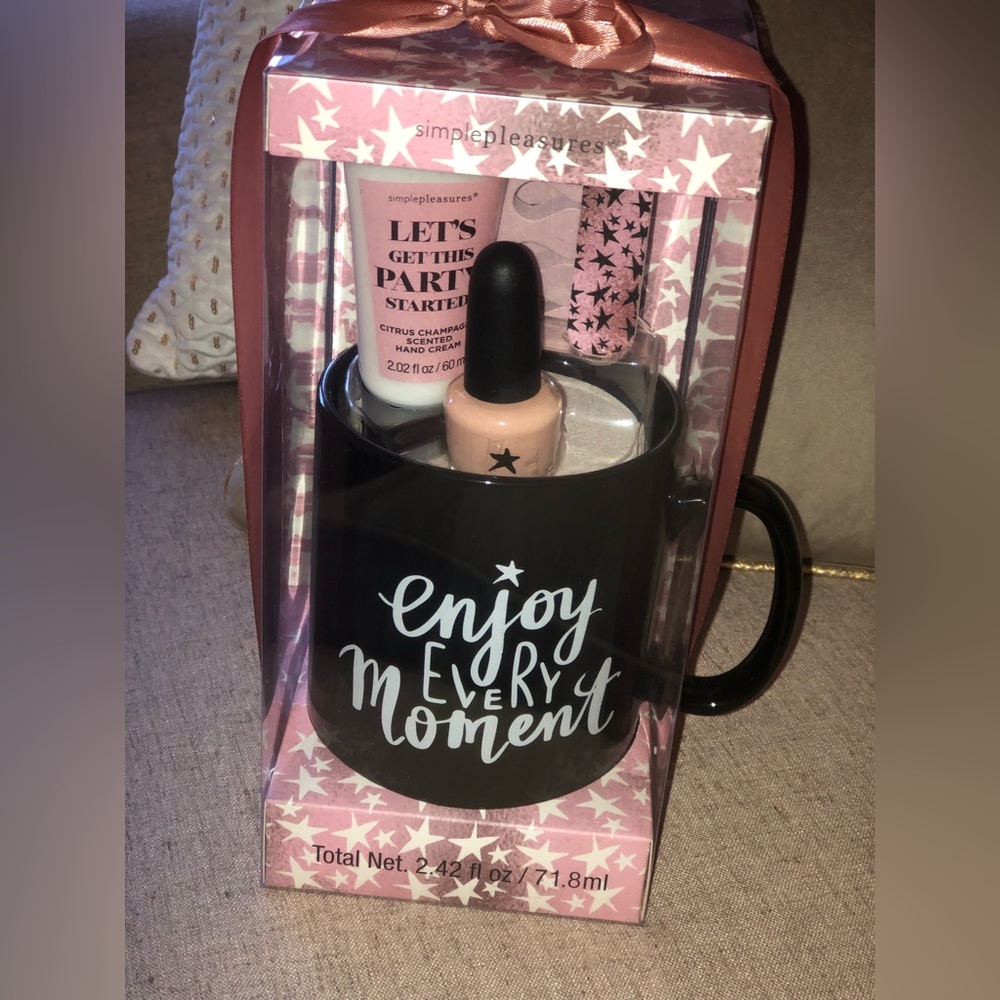 Brand New 6 piece Jumbo Mug gift set - $20 - Picture 2 of 6